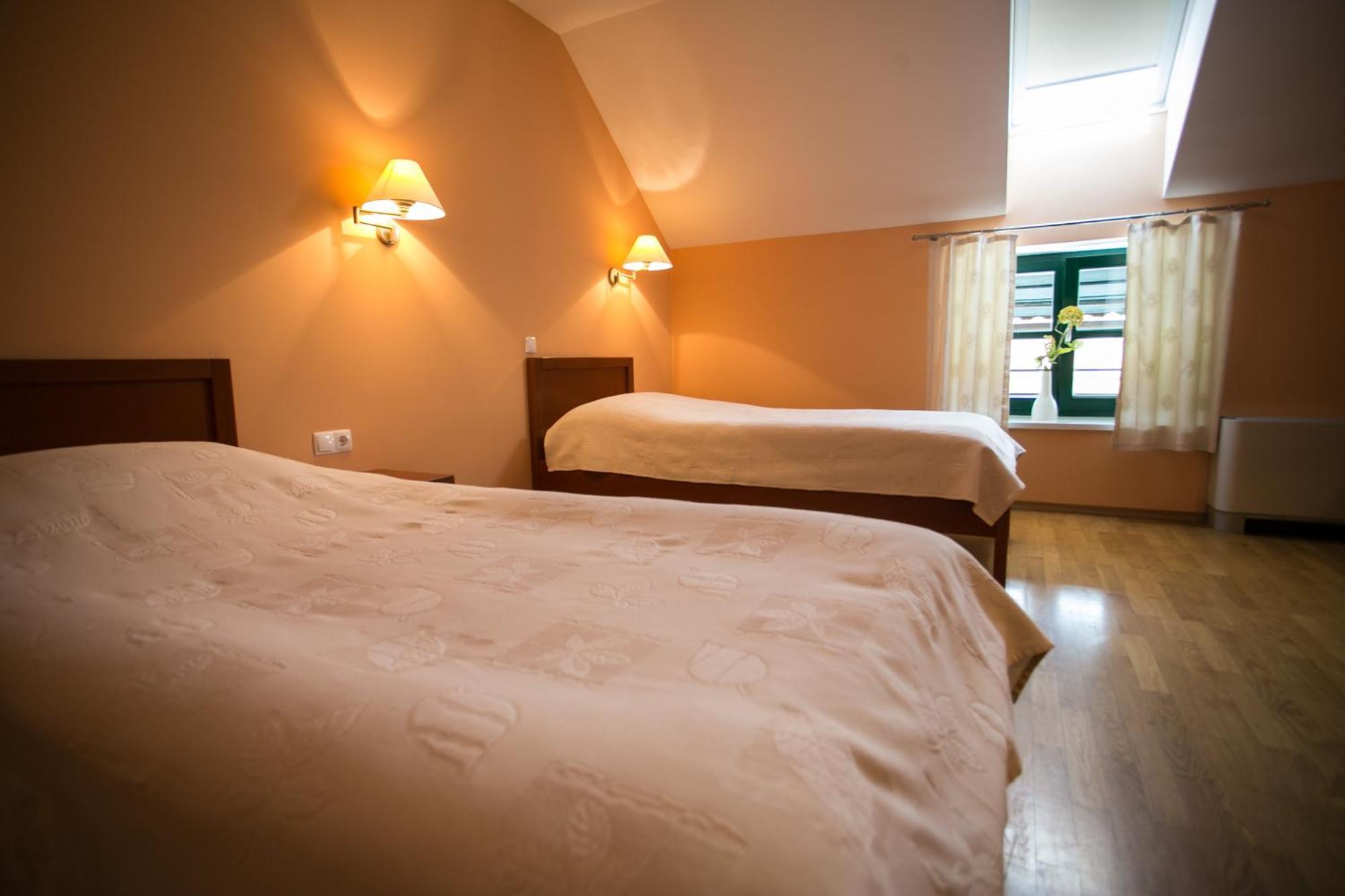 Twin Room Extra Bed,1647724151:JPEG
