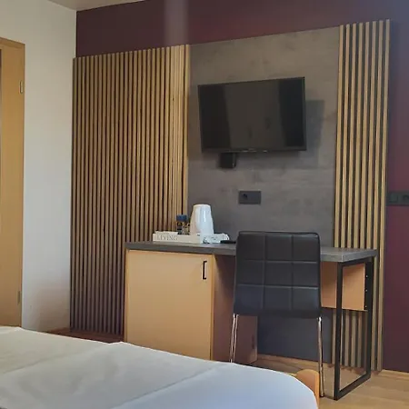 Rooms & Apartments Kepic, Airport Accomodation-2